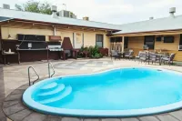 Broken Hill Tourist Lodge - parking