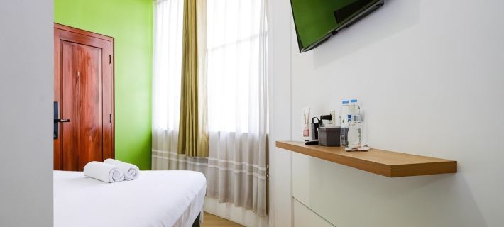Urbanview Ant Living Near Jalan Slamet Riyadi Solo Hotels in Banjarsari