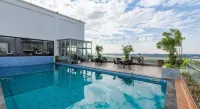 Aaron Hotel - مسبح