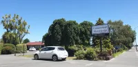 Commodore Motor Lodge - Motels