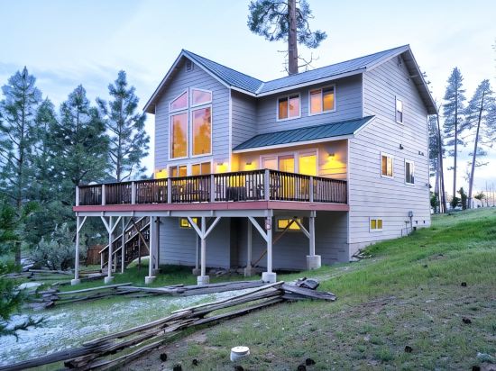 Reservation Never Needed! Private Home with Stunning Half Dome & El Cap Views!