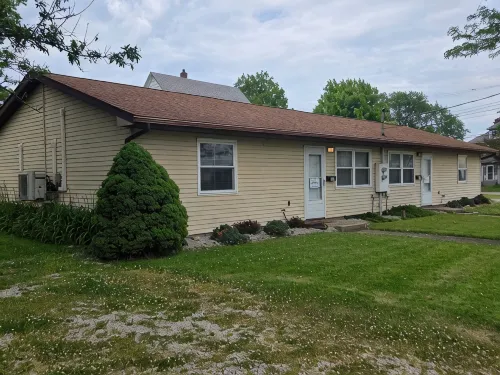 Tis' Time Getaway. Just a few blocks from beautiful Lake Erie!