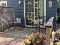 Charming Cottage in Historical Dist with Beautiful Gardens-5 Minute Walk to Town Hotels in Saugatuck