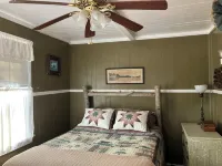 Memory Maker Cabin w private lakeside dock - 10 miles from Lake George