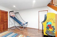 Coastal Hideaway - Near Olympic National Park, Pet Friendly, Hot Tub/AC/Arcade - 4-Star