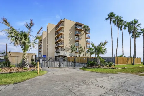On Beach and Close to Fun! Discounts Aug 2-29 - Balcony