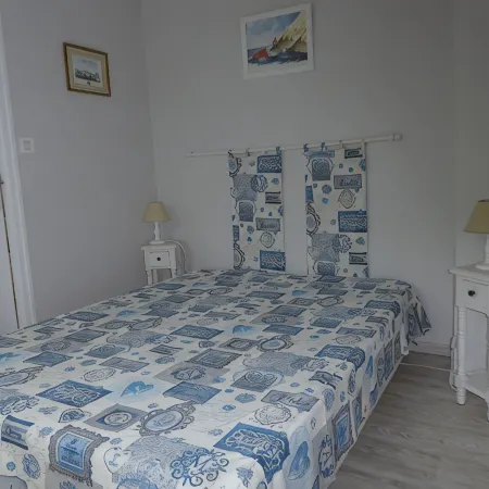 2-star sea view apartment in Kervoyal