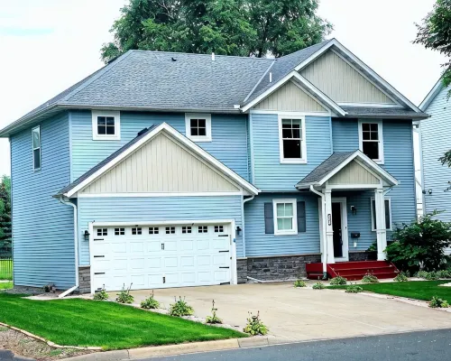 Stylish & Spacious Retreat - with a High tech Movie Theater near DT Minneapolis Hotels in Fridley