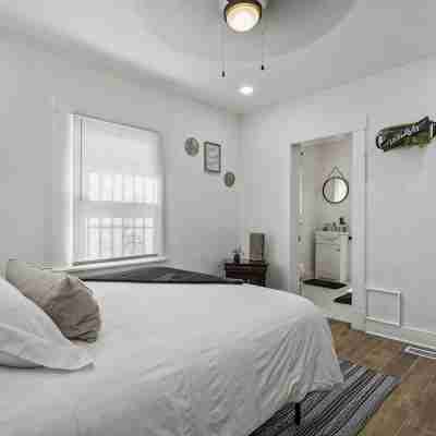 Downtown beautiful cozy home just off I-10 Rooms