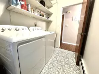 Cozy 3-Bedroom 1 Mile to Downtown & Michigan Stadium w/ Free Parking - شرفة
