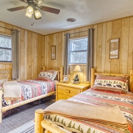 Private - Spacious- Creek Lined Cabin