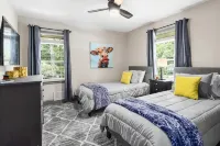 Fall Special! Close to Everything, Remodeled 3 Bdrm House, Large Deck - Bungalows