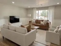NEW remodel w pool - close to ASU/Scottsdale/Spring training - Holiday bungalows
