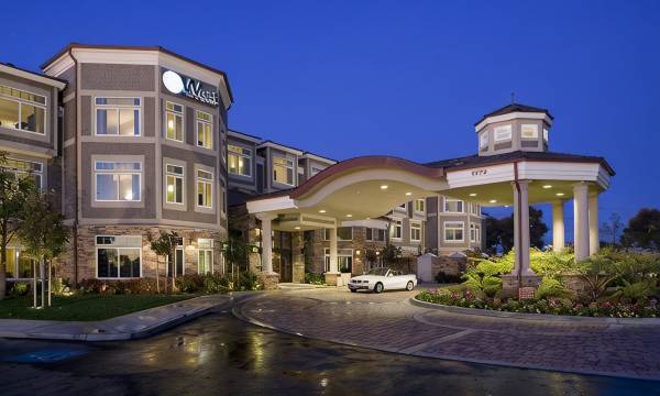 West Inn & Suites