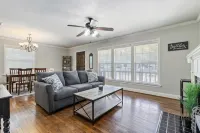 La Casa Roja - Pet-Friendly - 3Br Home - Walk to Castle & Downtown Waco - บังกะโล