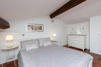 Maison Contrari