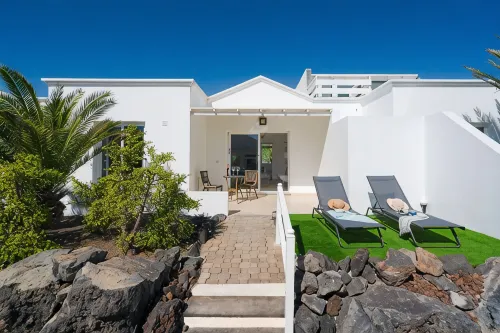Luxurious A2 in a Small Complex with Communal Pool 100m from the Sea - Bungalows