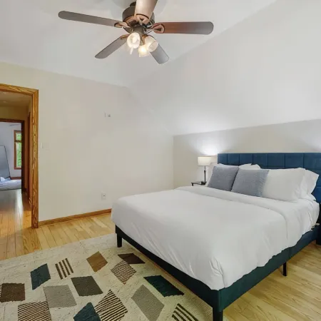 4 Bed, King Bed, Tvs ,Grill, Crib, Kids Essentials,Sleep Noise Machine,Bond Park