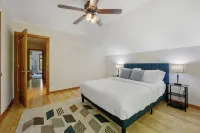 4 Bed, King Bed, Tvs ,Grill, Crib, Kids Essentials,Sleep Noise Machine,Bond Park - 4-Star