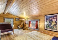 Log Cabin with Amazing Mountain & Lake Views  (allergy-friendly) Hôtels à : 