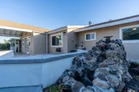 Modern King Beds/Beautiful Large yards/Long Stay/WI-FI/WFH/25 mins to Beach/FWY - Wi-Fi