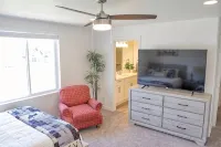 Paradise Townhome Retreat Two 3Br Plus 2 Half BA  Boat PK 1 Block to Marina - 4-Star