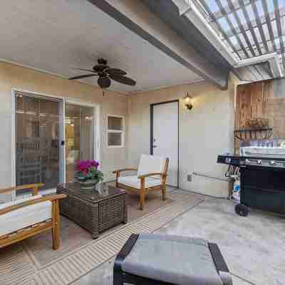Entire condo in Bakersfield with WiFi, AC Others