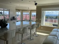 Full advantage of 180 degree PANORAMIC view of OCEAN & MOUNT BAKER - WiFi