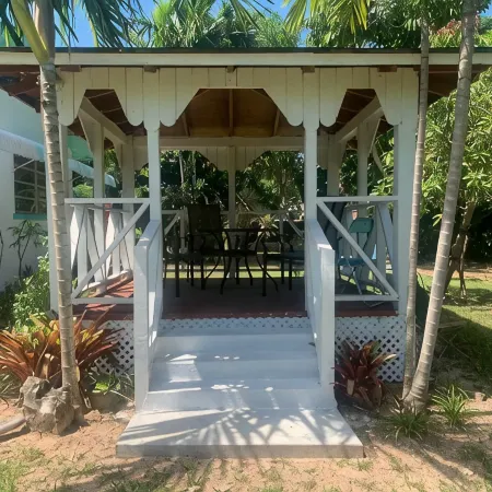 Open 3 BR 2 Bath Home with Private Pool, Wi-Fi, 5 Minutes to Cable Beach