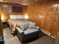 Sunset Motel at Armand's Gardens - 2-Star