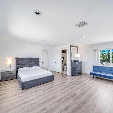 Heated Pool! Waterfront+Tiki Hut! Close To Beach!