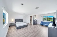 Heated Pool! Waterfront+Tiki Hut! Close To Beach! - 4성급