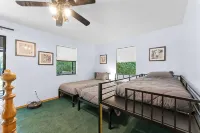 Flag Springs House - only 20 minutes from Branson - 4-Star