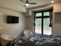 New Condo w/ Hot Tub & Balcony-Short Walk/Bike to Trestle Bike Park & Village - 부티크