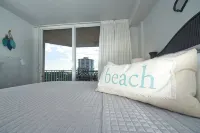 Amazing Views & Condo! Heated Waterfall Pool & Hot Tub, Free Wifi and Parking! - 2つ星