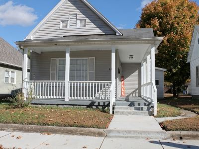 3 bedroom 1 bath. less than a mile to Union Hospital