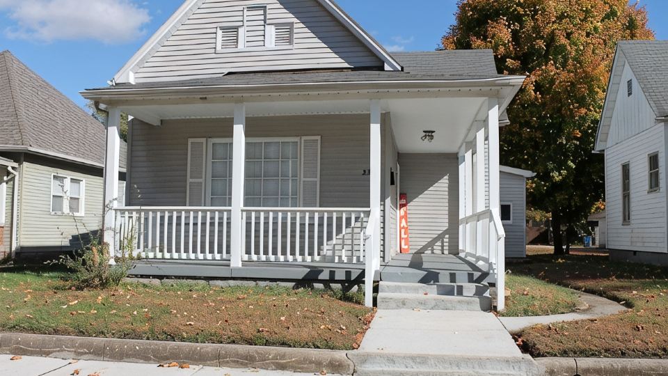 3 bedroom 1 bath. less than a mile to Union Hospital