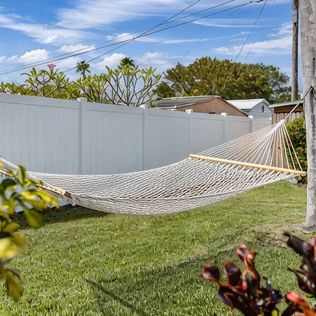 House in Melbourne With Pool