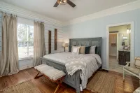 Private Pool & Hot-tub! Walk Downtown; Large Porch; King Beds; Spacious