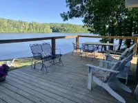 Renovated Cabin on 300 ft Waterfront (Pet Friendly) - Chalets