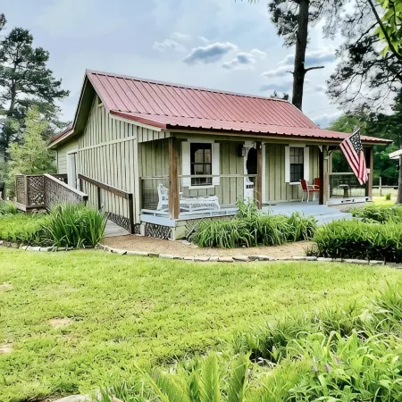 Beautiful Cabin in the Davy Crockett National Forest with Pool on Property