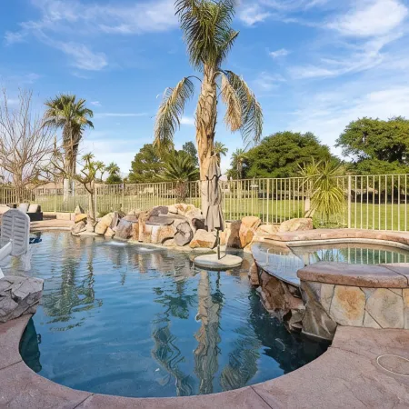 Tranquil Hideaway by GPM - Private Pool +Golf Views +Tennis +Walk to Festivals