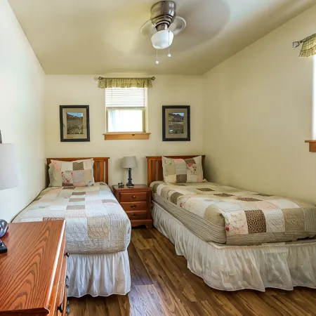 Walk to Downtown! 2-bedroom with mountain views
