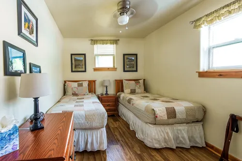 Walk to Downtown! 2-bedroom with mountain views - マウンテンビュー