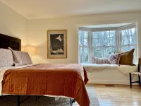 Quiet, elegant cottage just steps from downtown Pittsboro—minutes to Jordan Lake - 4성급