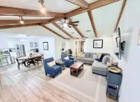 Spacious, Bright & Central Brownwood Home - Wifi