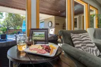 HEATED Pool & Hot Tub in a Quiet Neighborhood- Walk to Town- Dog Friendly - ジム