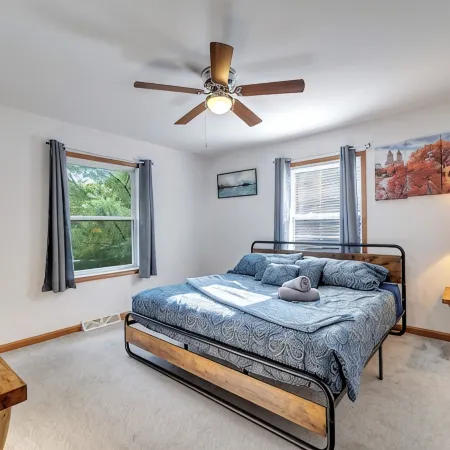 "Pocono Antilia" 7 BR Chalet Sleep 18 w/Hot Tub, Sauna & Game Room