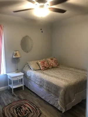 Pet Friendly 1 Bedroom Apartment; Quiet & Secluded - 1/2 hour from town - Homestays