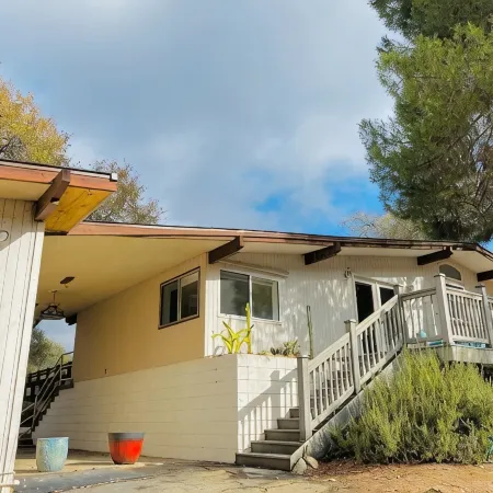 Spa, 5 minutes from Sequoia National Park. Spacious, convenient and private.